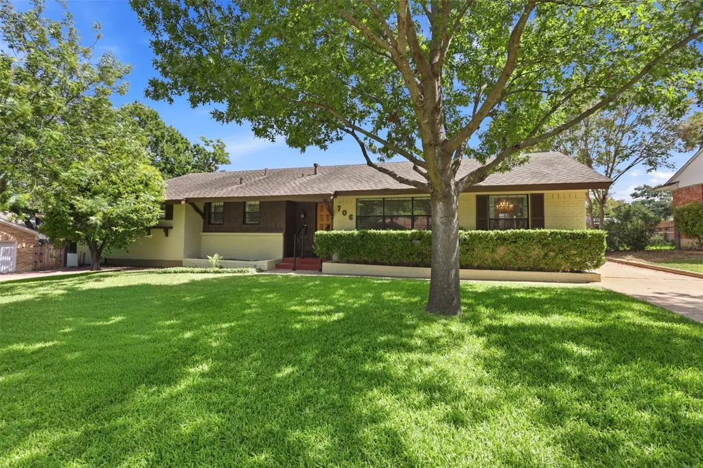 706 Peach Tree Lane Garland TX 75041