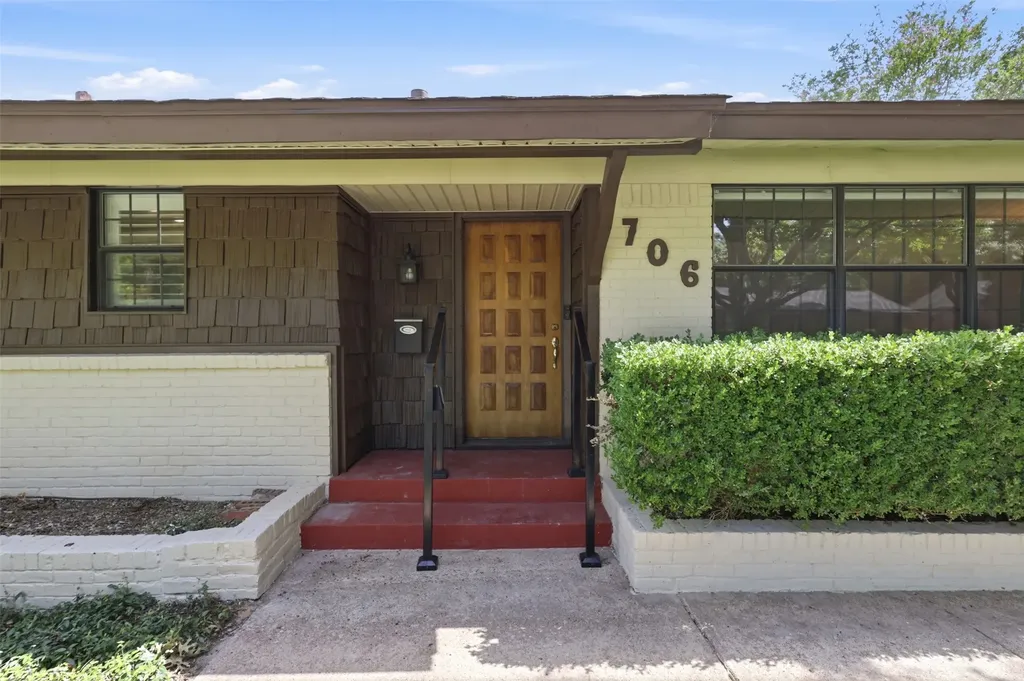 706 Peach Tree Lane Garland TX 75041