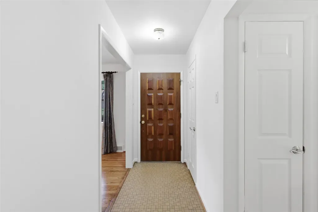 706 Peach Tree Lane Garland TX 75041