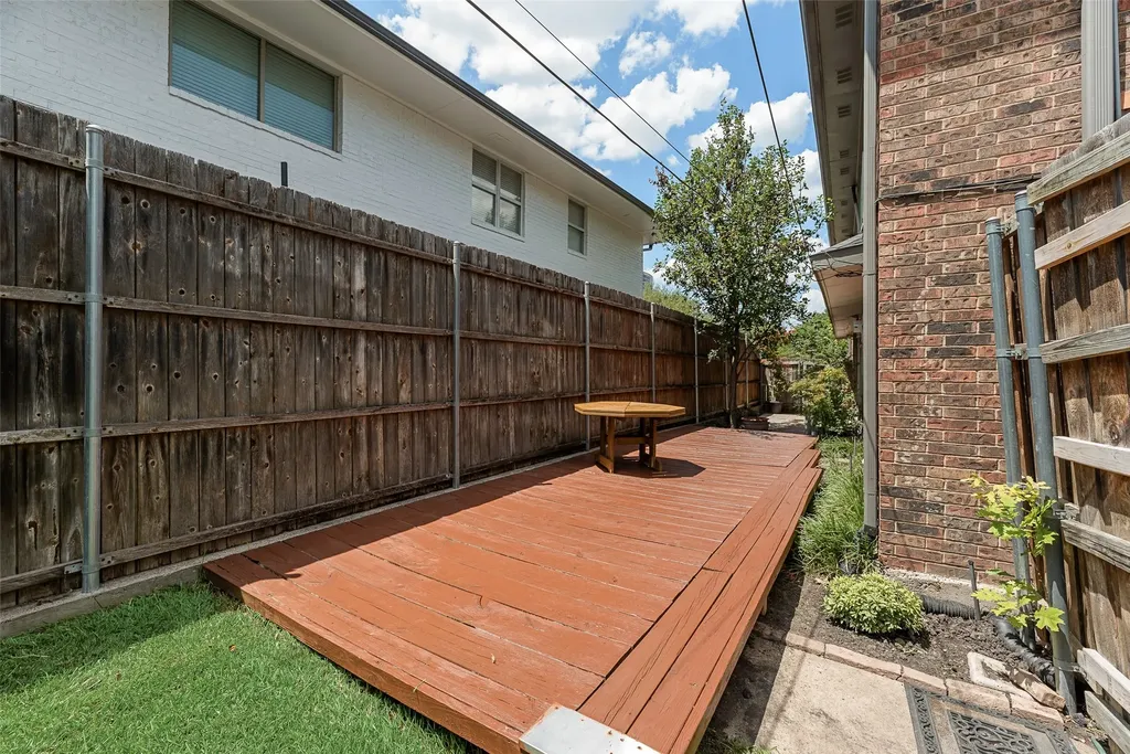 4988 Thunder Road Dallas TX 75244