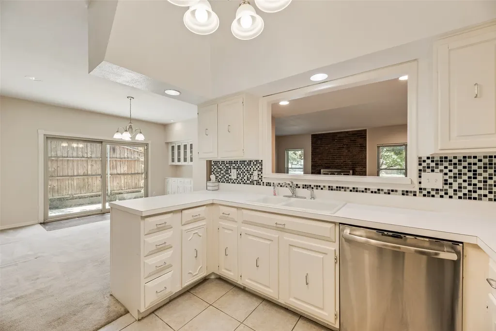 4988 Thunder Road Dallas TX 75244