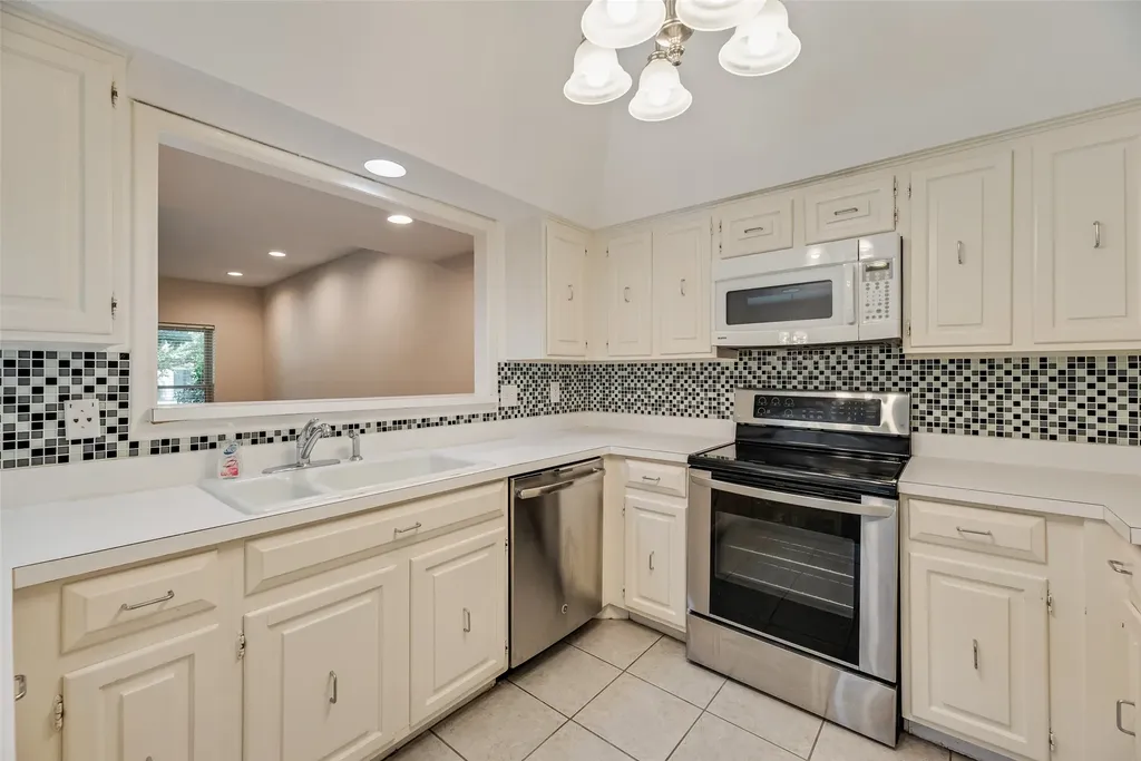 4988 Thunder Road Dallas TX 75244