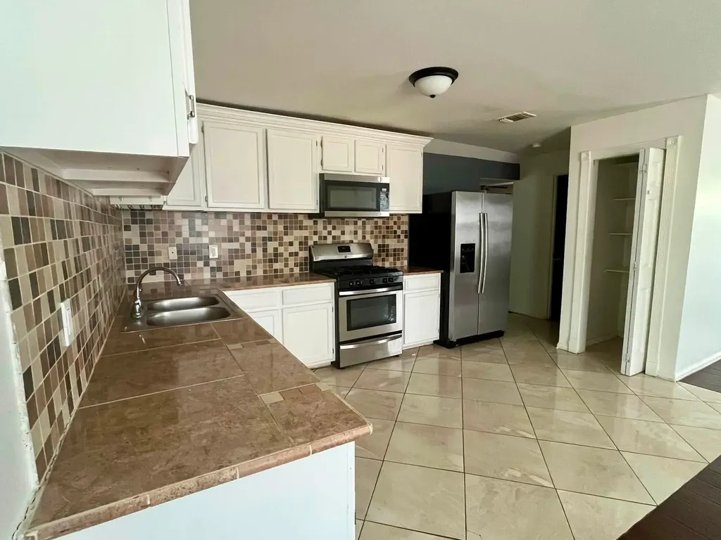 2965 Clovis Avenue Dallas TX 75233