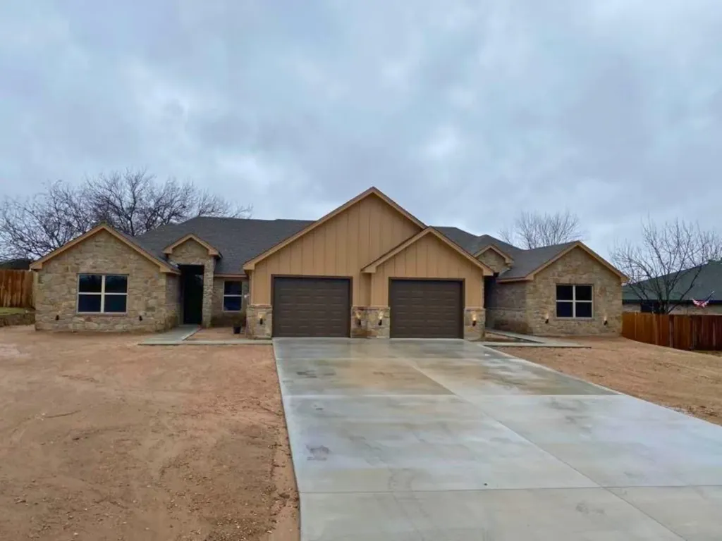 220 St Charles Drive Springtown TX 76082