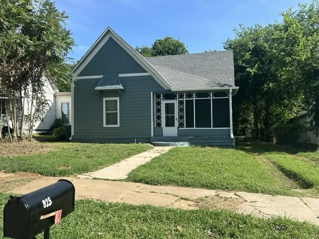 925 W Nelson Street Denison TX 75020