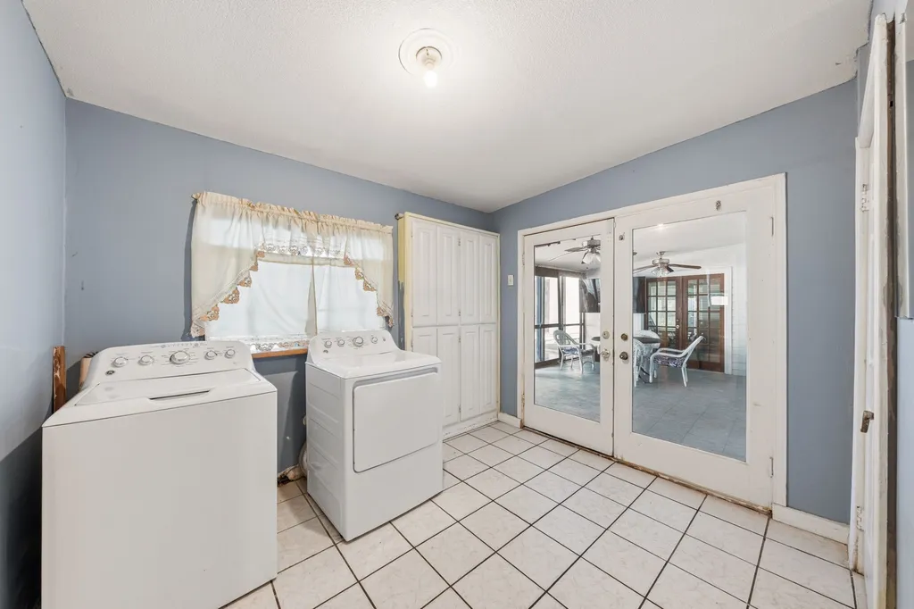 2410 S Franklin Street Dallas TX 75233