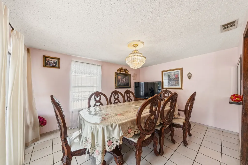 2410 S Franklin Street Dallas TX 75233