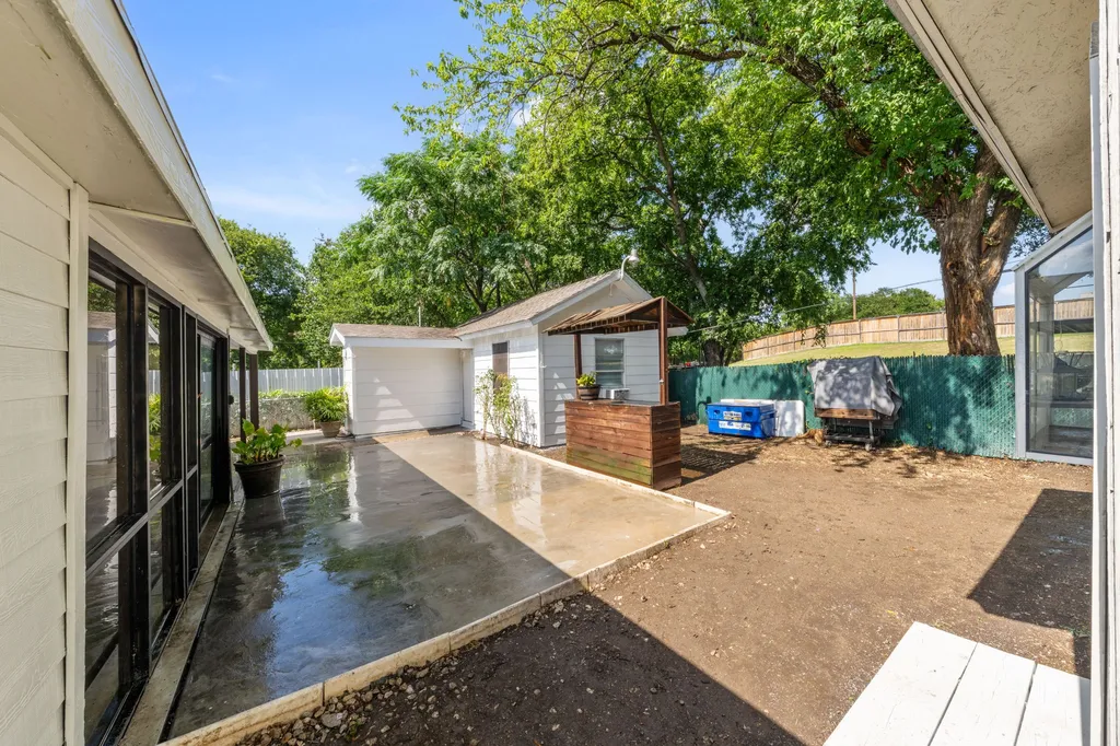 2410 S Franklin Street Dallas TX 75233