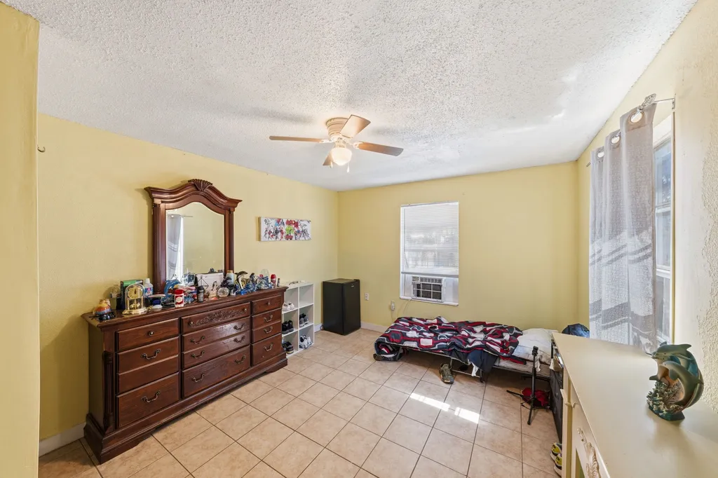 2410 S Franklin Street Dallas TX 75233