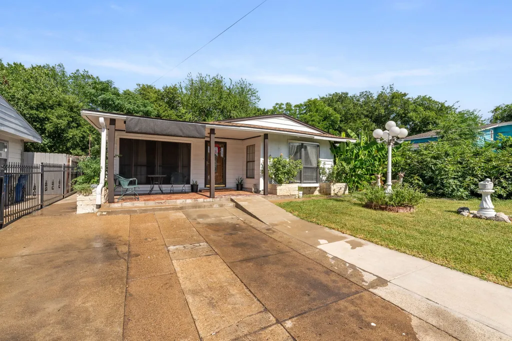 2410 S Franklin Street Dallas TX 75233