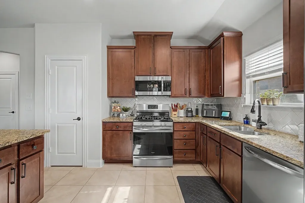 10808 Aledo Lane Aubrey TX 76227