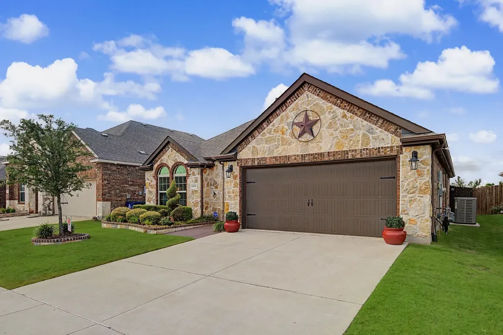 10808 Aledo Lane Aubrey TX 76227