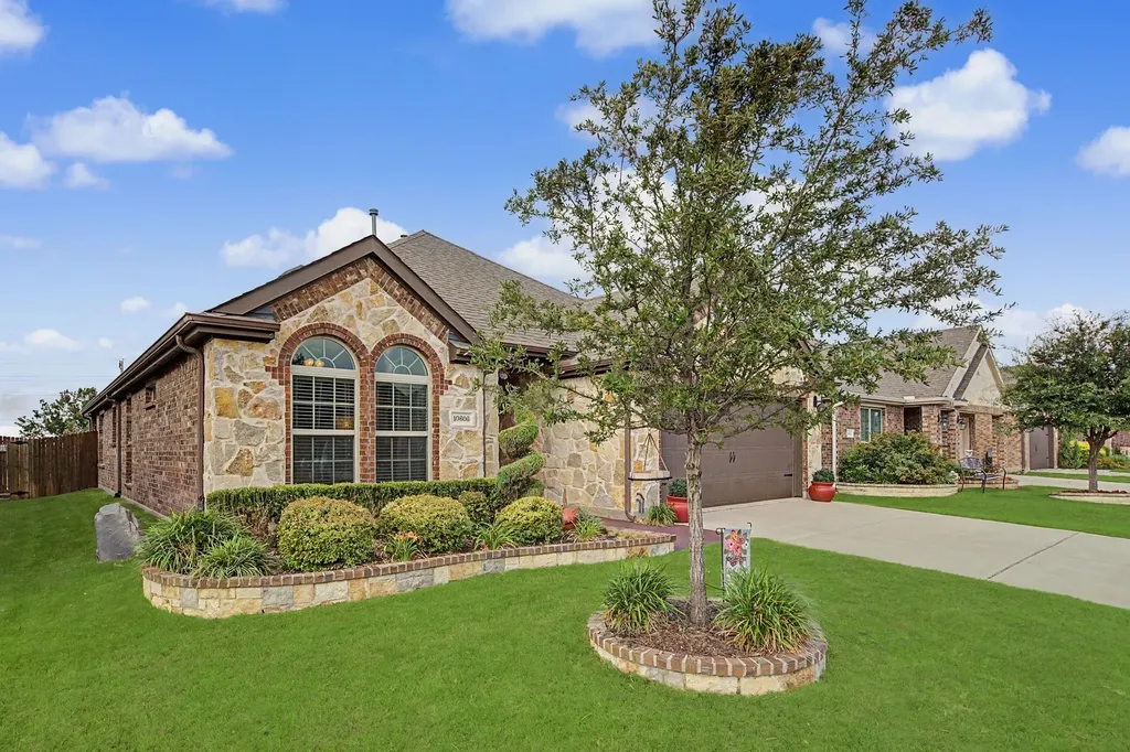 10808 Aledo Lane Aubrey TX 76227