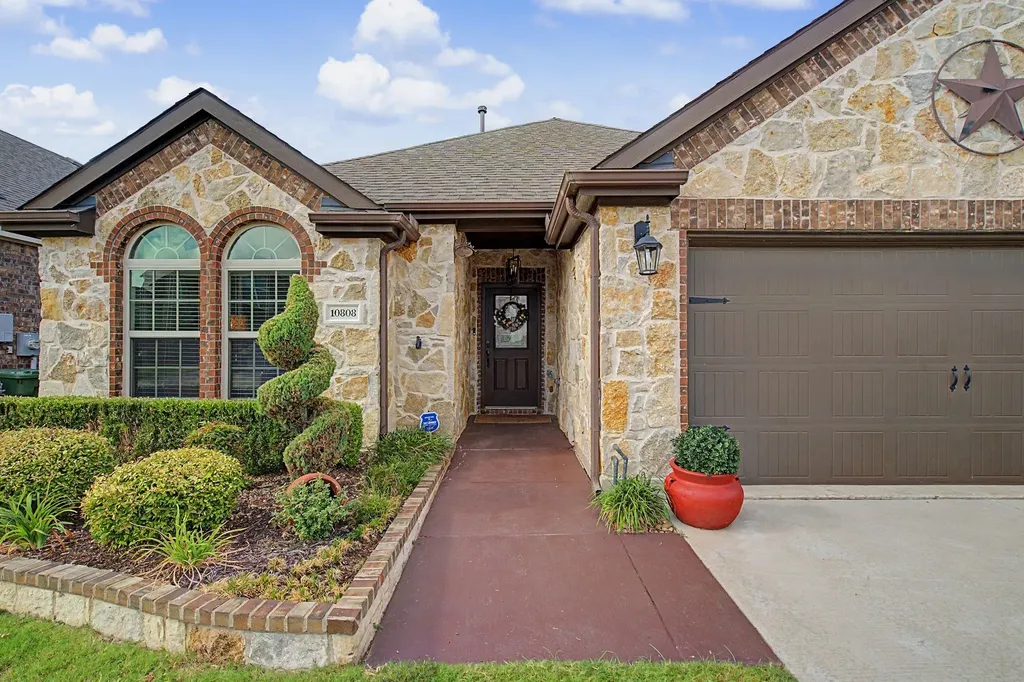 10808 Aledo Lane Aubrey TX 76227