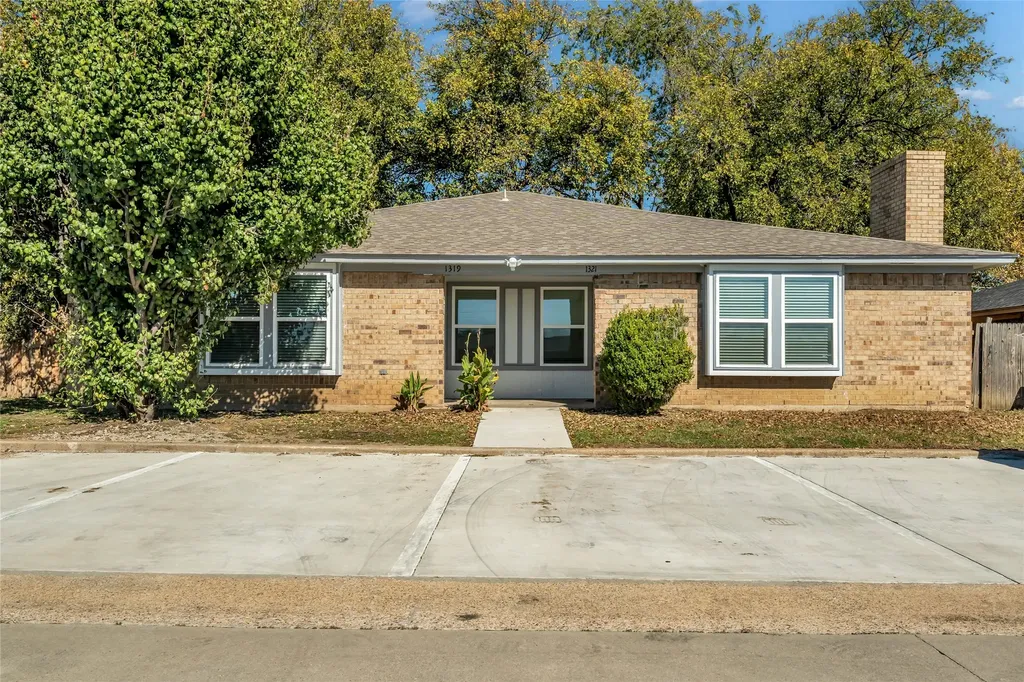 1319 Parkway Court Arlington TX 76010