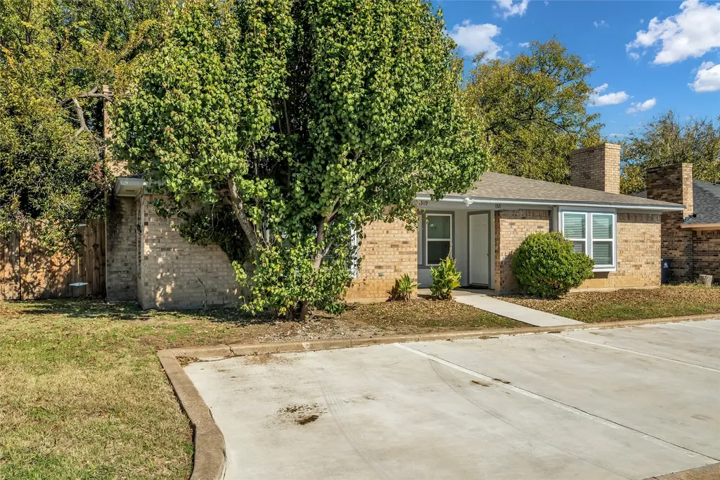 1319 Parkway Court Arlington TX 76010