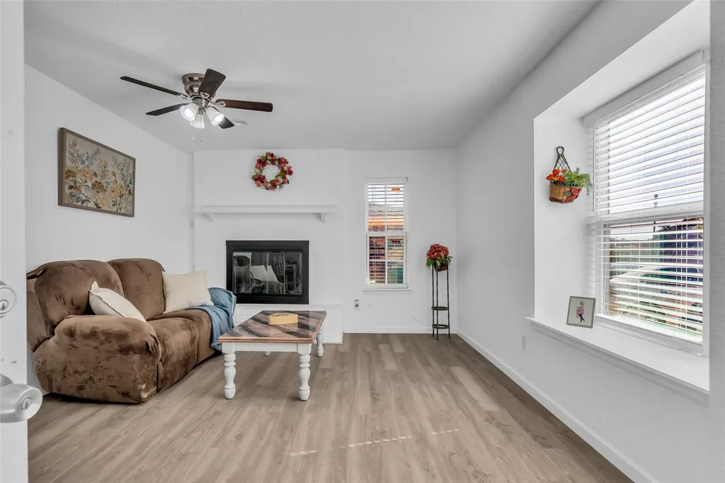 1319 Parkway Court Arlington TX 76010