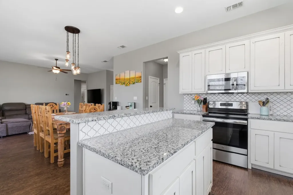 711 Hadley Lane Valley View TX 76272