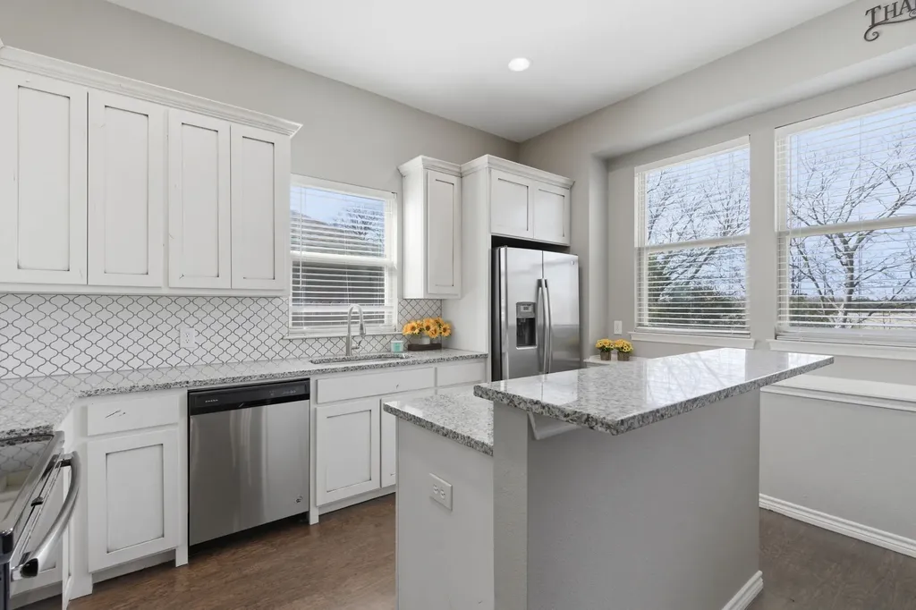 711 Hadley Lane Valley View TX 76272
