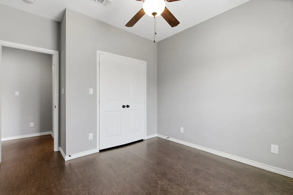 711 Hadley Lane Valley View TX 76272