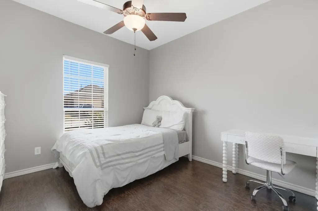711 Hadley Lane Valley View TX 76272