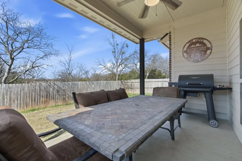 711 Hadley Lane Valley View TX 76272