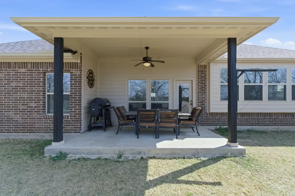 711 Hadley Lane Valley View TX 76272