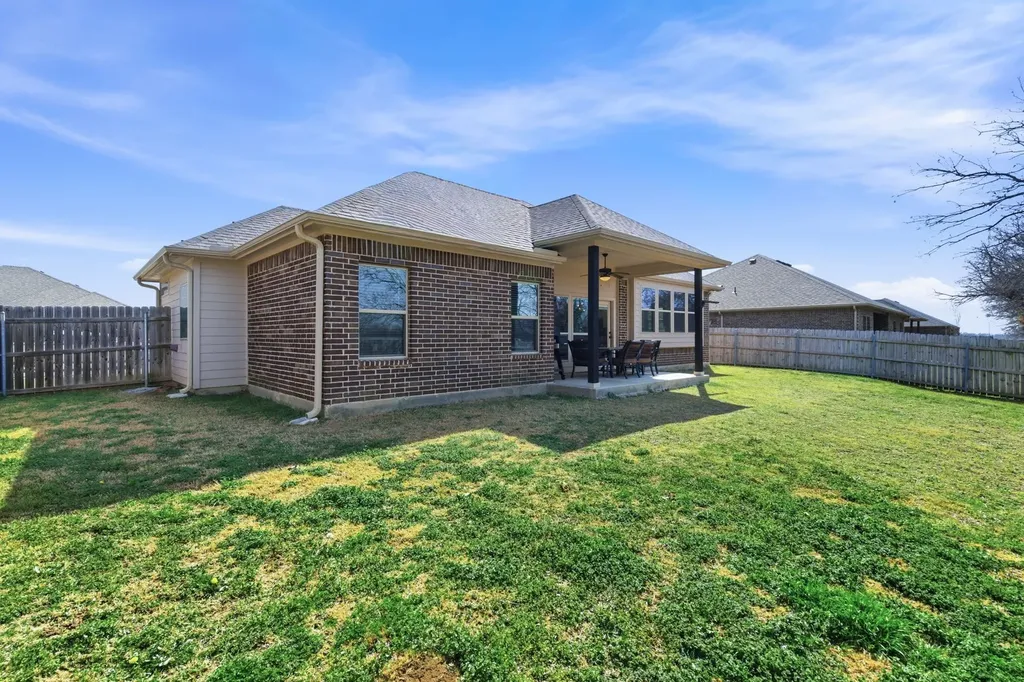 711 Hadley Lane Valley View TX 76272