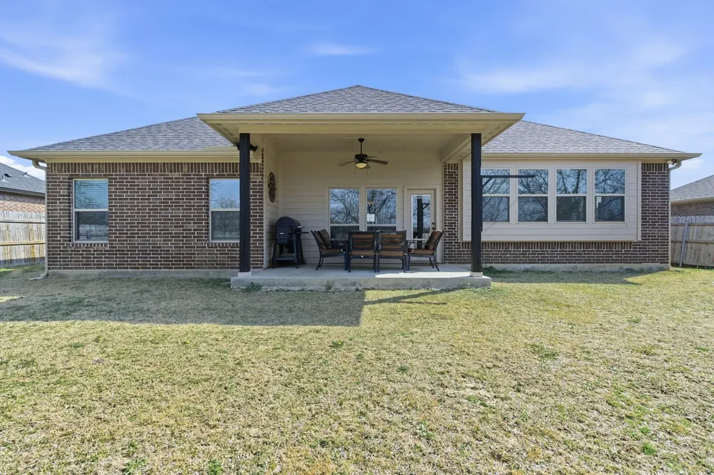 711 Hadley Lane Valley View TX 76272