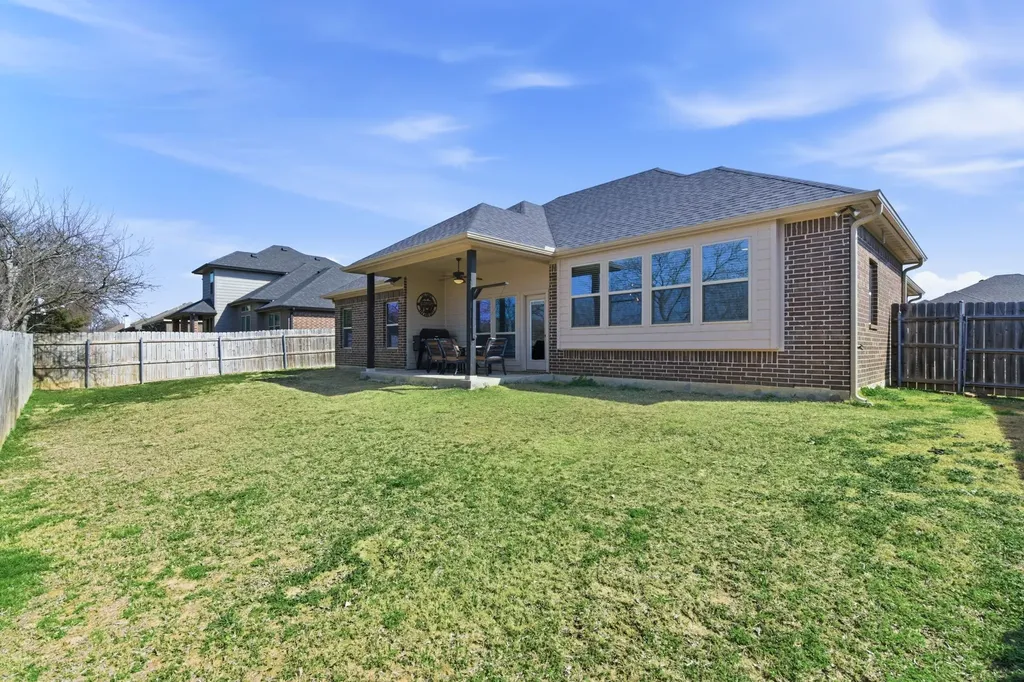 711 Hadley Lane Valley View TX 76272