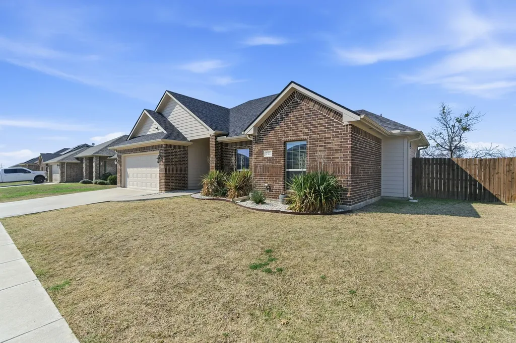 711 Hadley Lane Valley View TX 76272
