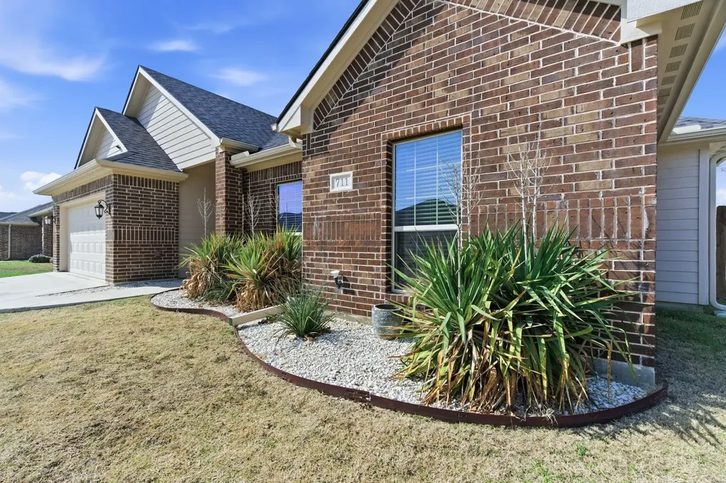 711 Hadley Lane Valley View TX 76272