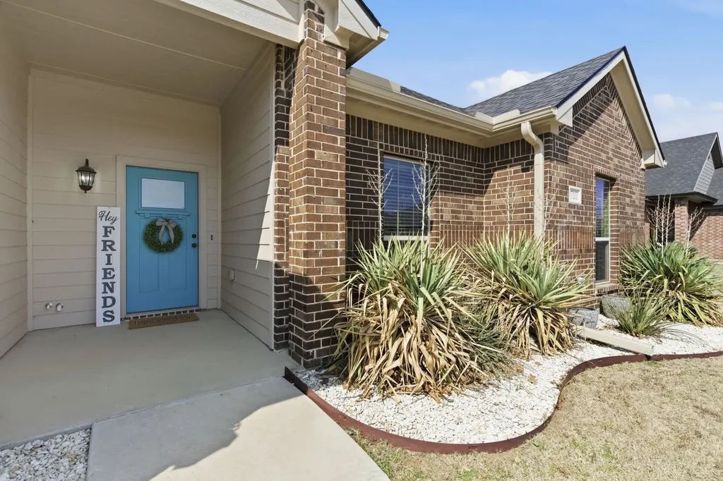 711 Hadley Lane Valley View TX 76272