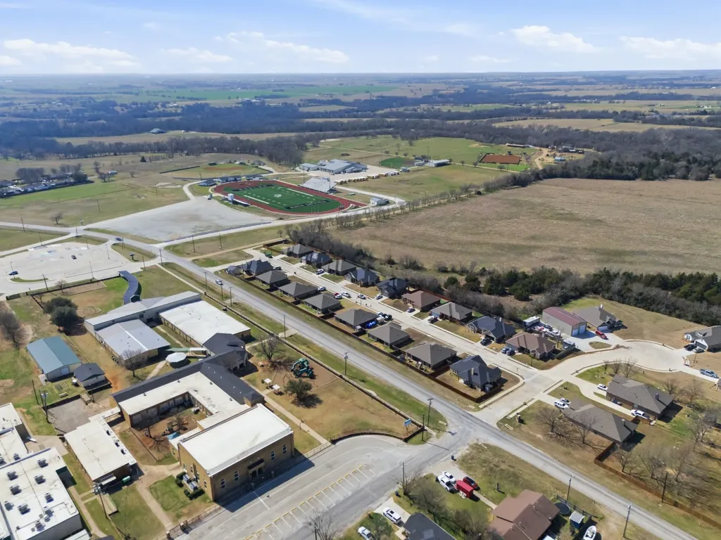711 Hadley Lane Valley View TX 76272