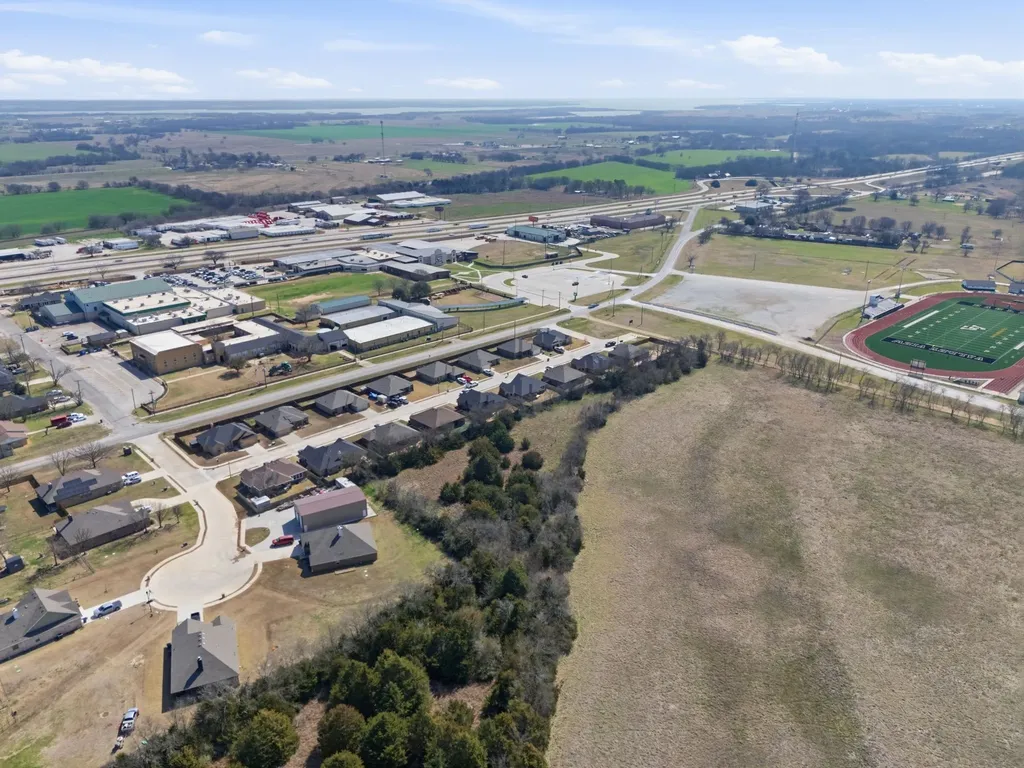711 Hadley Lane Valley View TX 76272