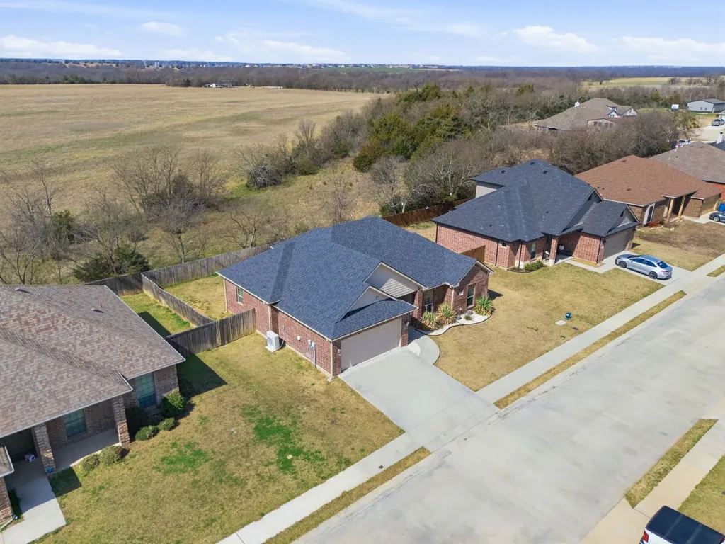 711 Hadley Lane Valley View TX 76272