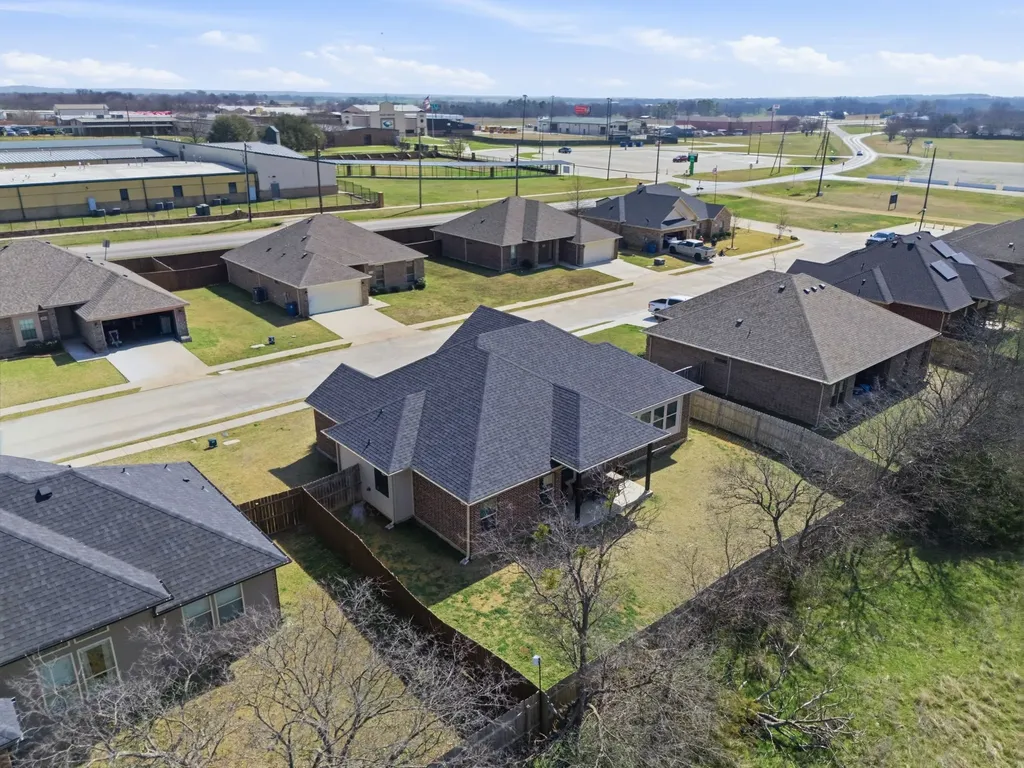 711 Hadley Lane Valley View TX 76272