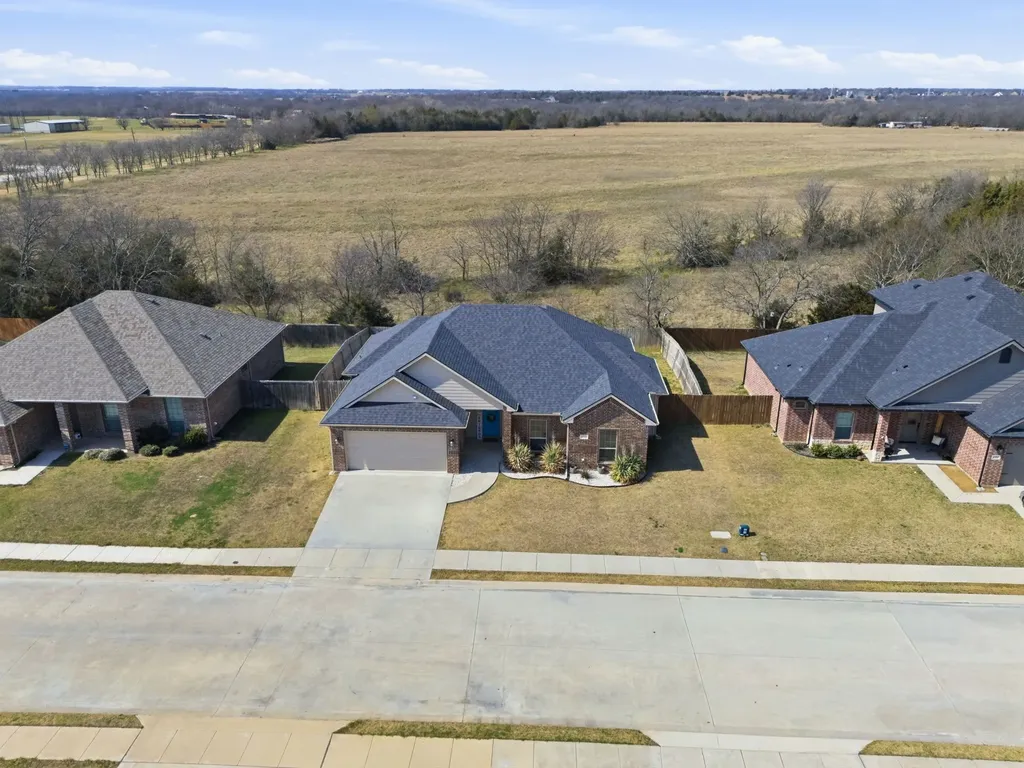 711 Hadley Lane Valley View TX 76272