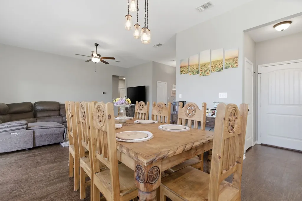 711 Hadley Lane Valley View TX 76272