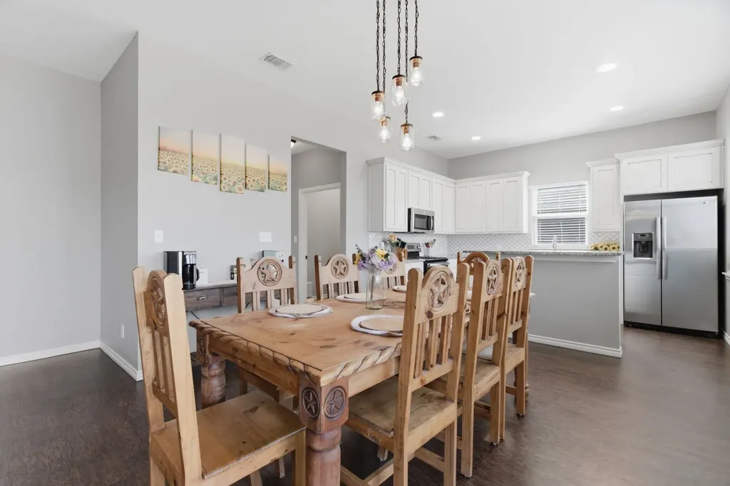 711 Hadley Lane Valley View TX 76272