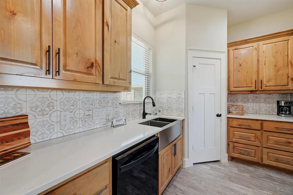 884 Cheyenne Trail Trenton TX 75490
