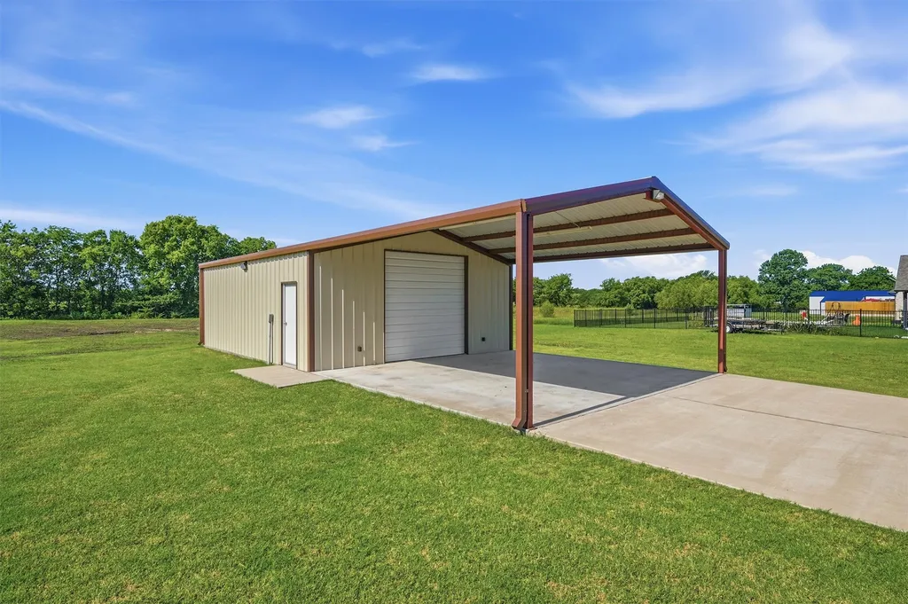 884 Cheyenne Trail Trenton TX 75490
