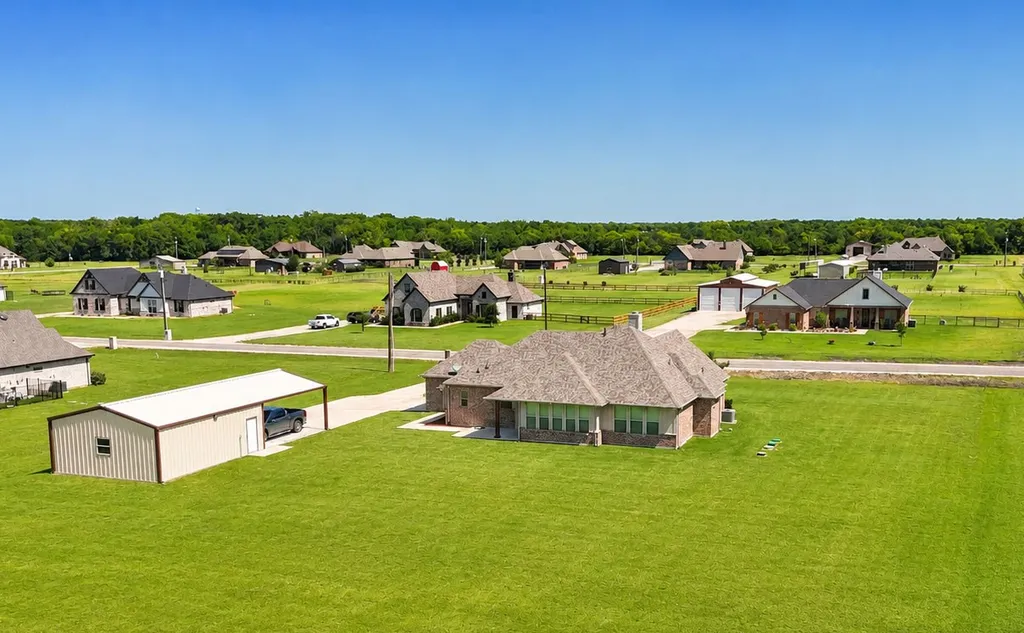 884 Cheyenne Trail Trenton TX 75490