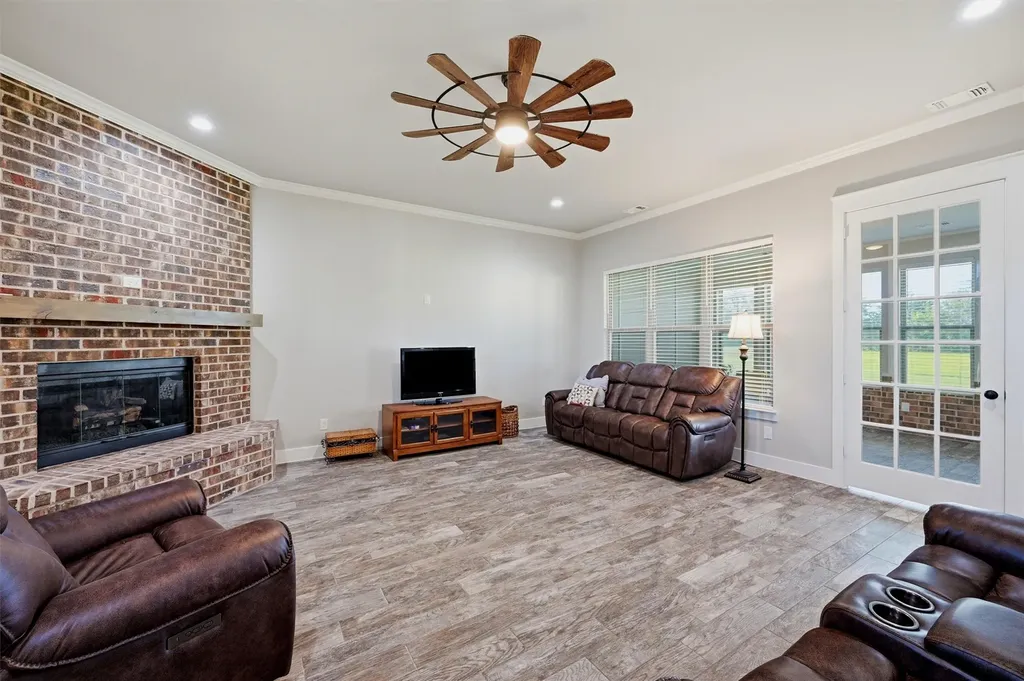884 Cheyenne Trail Trenton TX 75490