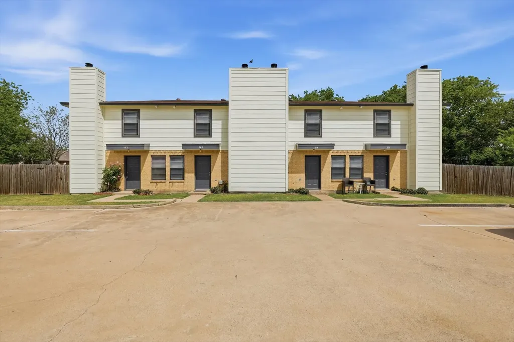316 Cambridge Drive Saginaw TX 76179