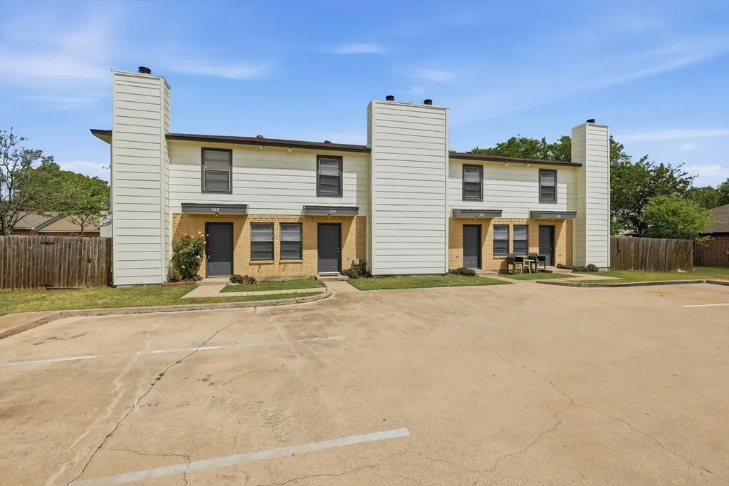 316 Cambridge Drive Saginaw TX 76179