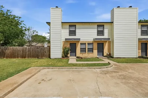 316 Cambridge Drive Saginaw TX 76179