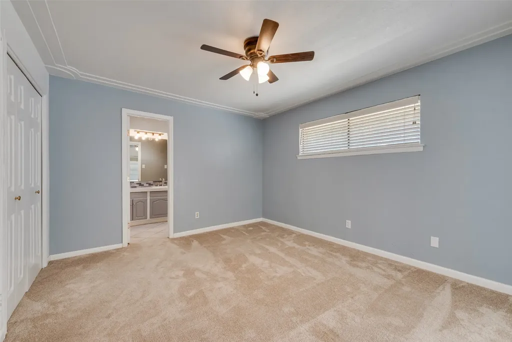 909 Egyptian Way Grand Prairie TX 75050