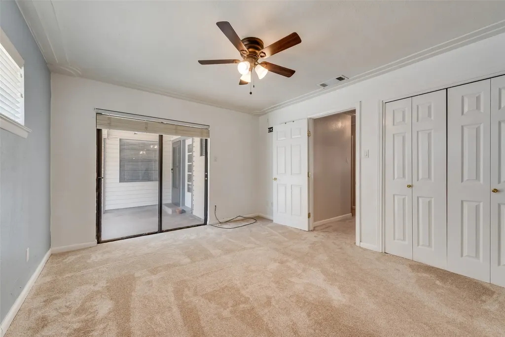 909 Egyptian Way Grand Prairie TX 75050