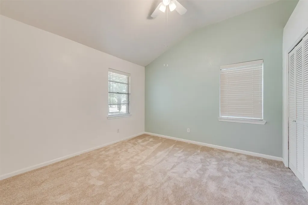 909 Egyptian Way Grand Prairie TX 75050